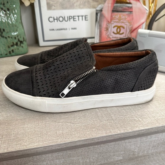 Report Gray Perforated Slip-On Sneakers size 7.5 - Picture 2 of 6